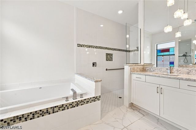4617 Azalea DR, Naples, FL 34119