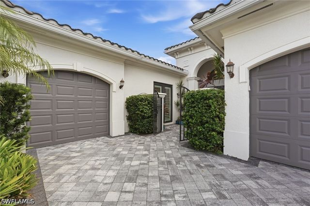 4617 Azalea DR, Naples, FL 34119