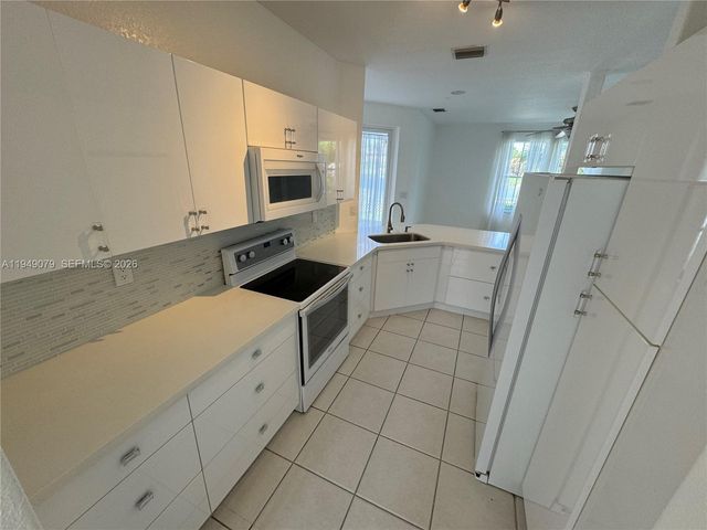 3523 SW 169th Ter, Miramar, FL 33027