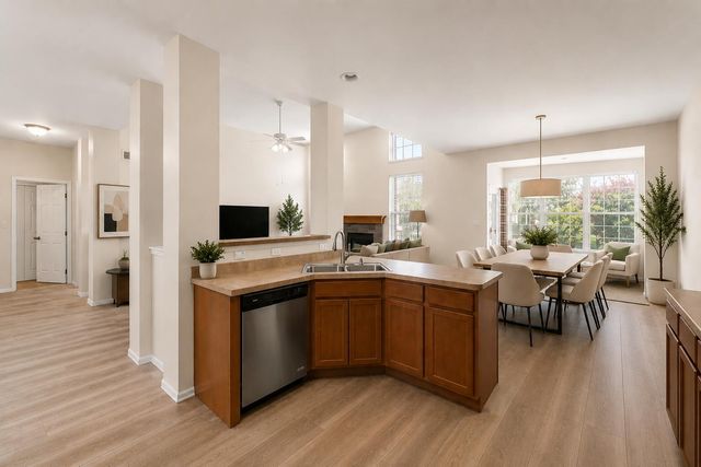 1356 Silver Fern Lane, Schererville, IN 46375