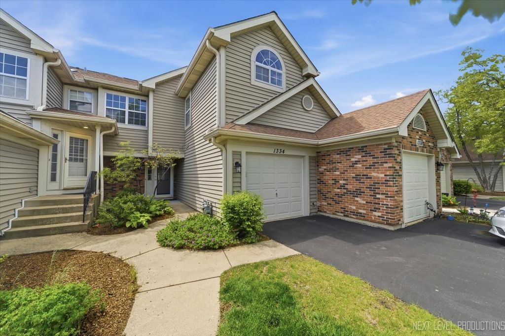 1334 Coldspring Road 1334, Carol Stream, IL 60188