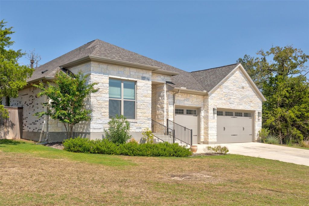 132 Darst LN, Bastrop, TX 78602
