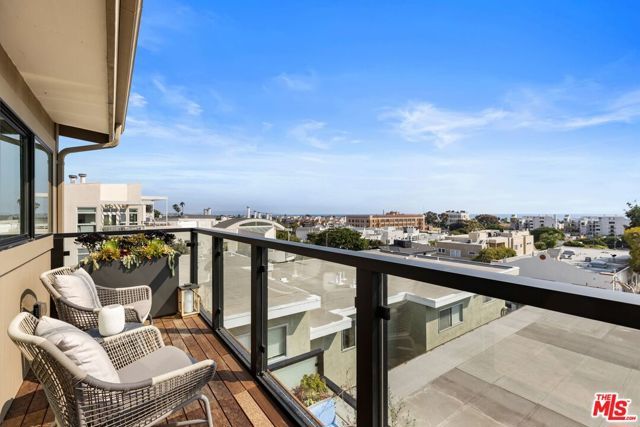 302 Ashland Avenue 301, Santa Monica, CA 90405