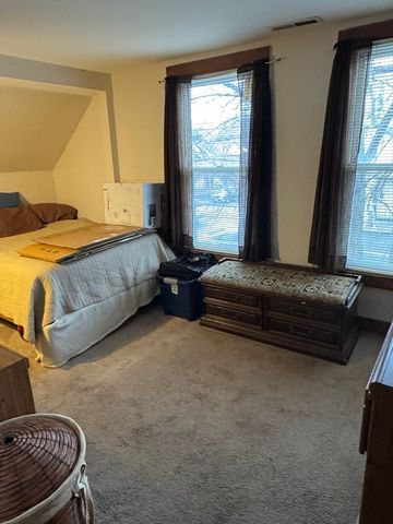 89 Mammoth Rd, Lowell, MA 01854