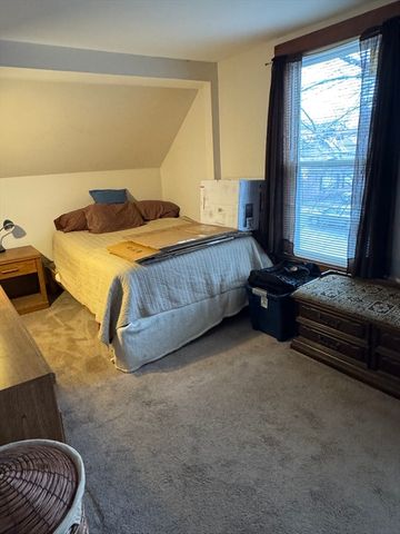 89 Mammoth Rd, Lowell, MA 01854