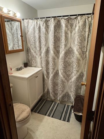 89 Mammoth Rd, Lowell, MA 01854