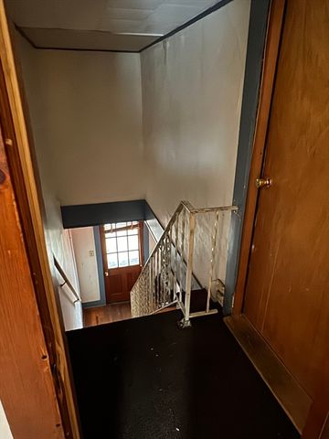 89 Mammoth Rd, Lowell, MA 01854