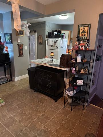 89 Mammoth Rd, Lowell, MA 01854