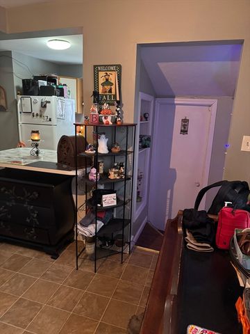 89 Mammoth Rd, Lowell, MA 01854