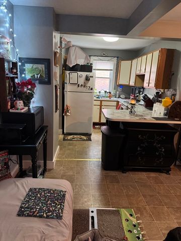 89 Mammoth Rd, Lowell, MA 01854