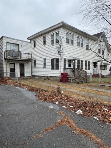 89 Mammoth Rd, Lowell, MA 01854