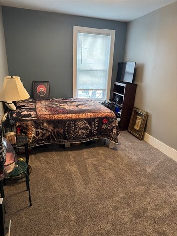 89 Mammoth Rd, Lowell, MA 01854