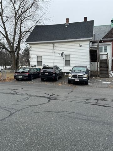 89 Mammoth Rd, Lowell, MA 01854