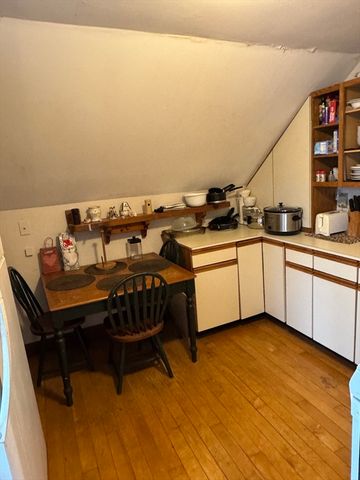 89 Mammoth Rd, Lowell, MA 01854