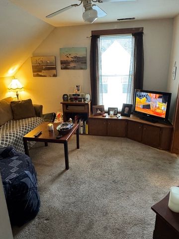 89 Mammoth Rd, Lowell, MA 01854