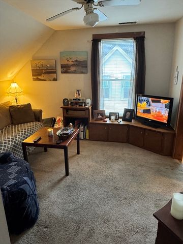 89 Mammoth Rd, Lowell, MA 01854