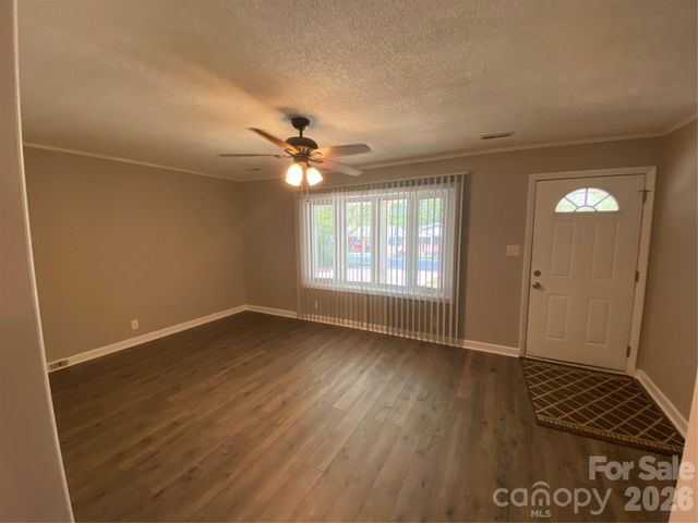 102 Mcdowell Street, Great Falls, SC 29055