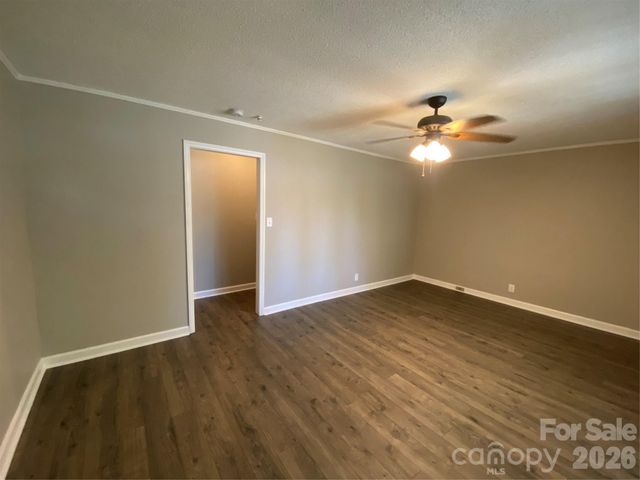 102 Mcdowell Street, Great Falls, SC 29055