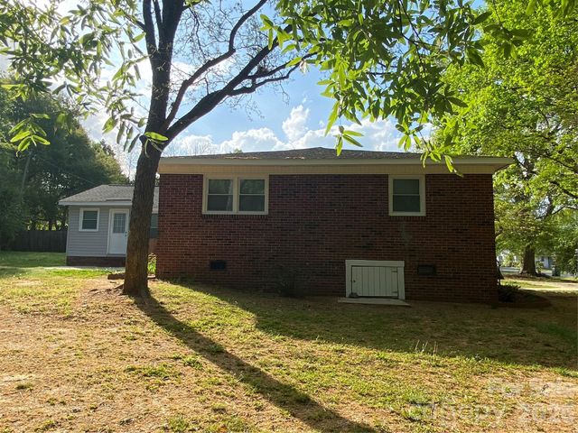 102 Mcdowell Street, Great Falls, SC 29055