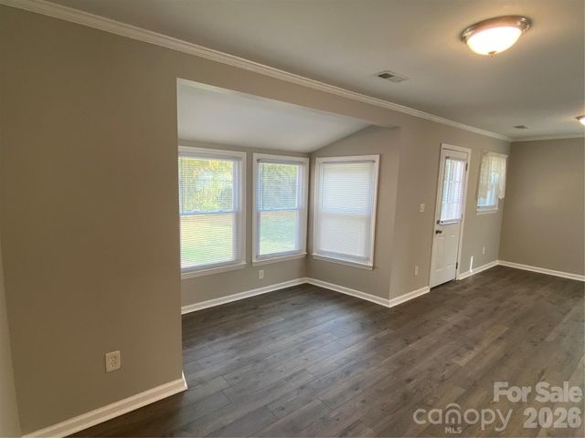 102 Mcdowell Street, Great Falls, SC 29055