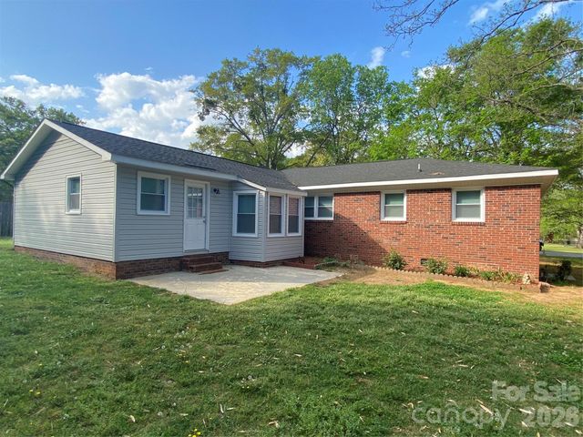 102 Mcdowell Street, Great Falls, SC 29055