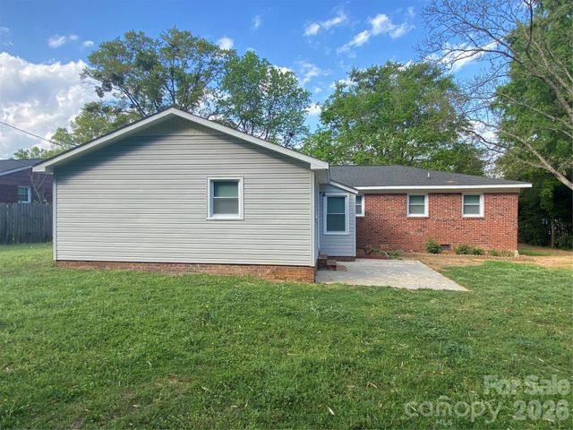102 Mcdowell Street, Great Falls, SC 29055