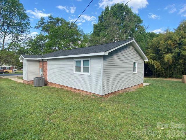 102 Mcdowell Street, Great Falls, SC 29055