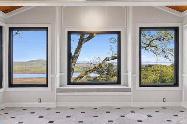 160 Crest Rd, Novato, CA 94945