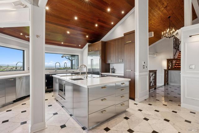 160 Crest Rd, Novato, CA 94945