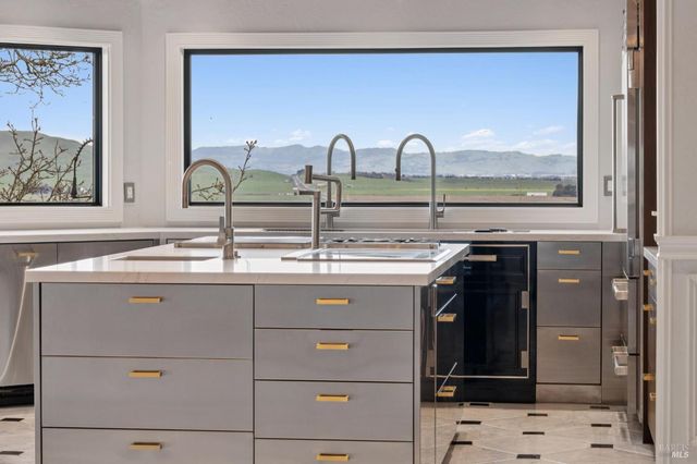 160 Crest Rd, Novato, CA 94945