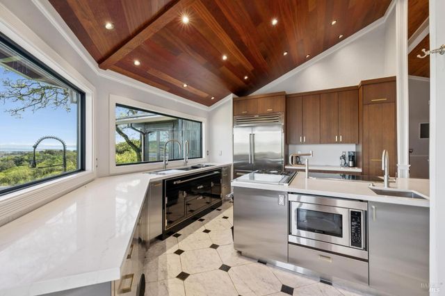 160 Crest Rd, Novato, CA 94945