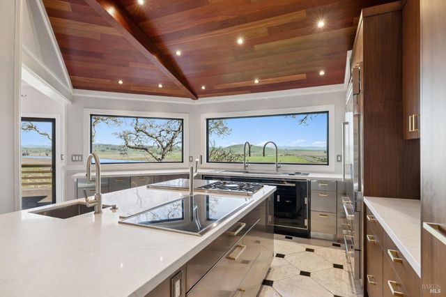 160 Crest Rd, Novato, CA 94945