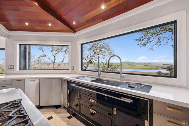 160 Crest Rd, Novato, CA 94945