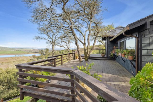 160 Crest Rd, Novato, CA 94945