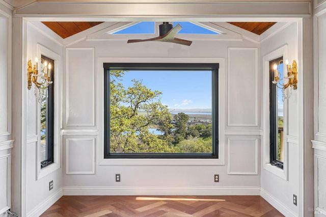 160 Crest Rd, Novato, CA 94945