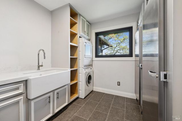 160 Crest Rd, Novato, CA 94945