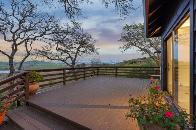 160 Crest Rd, Novato, CA 94945