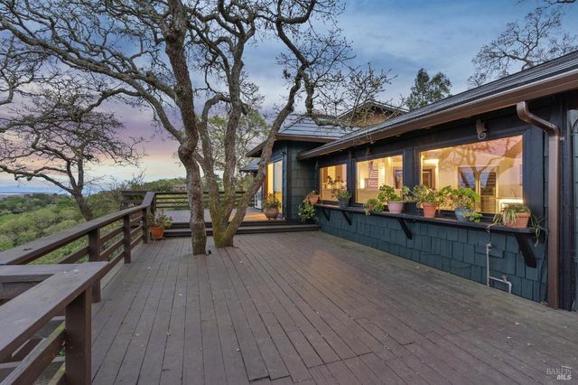 160 Crest Rd, Novato, CA 94945