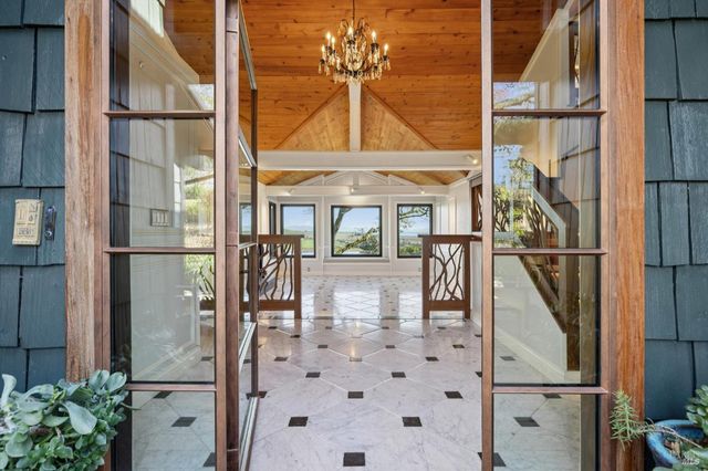 160 Crest Rd, Novato, CA 94945