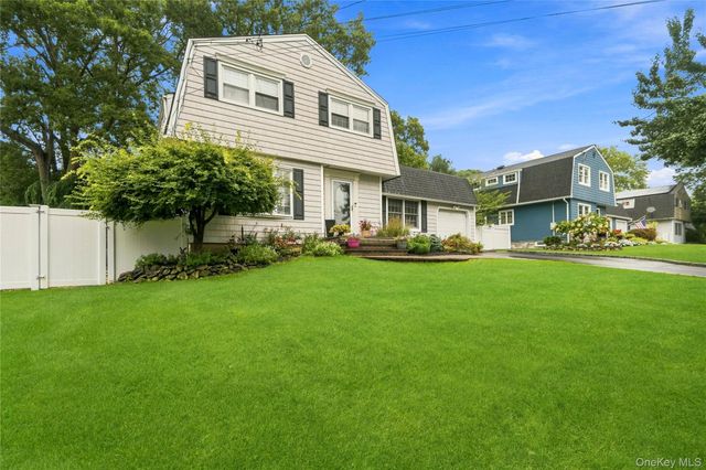 29 Hy Place, Lake Grove, NY 11755