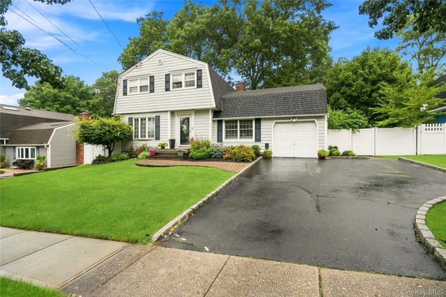 29 Hy Place, Lake Grove, NY 11755