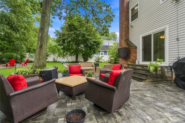 29 Hy Place, Lake Grove, NY 11755