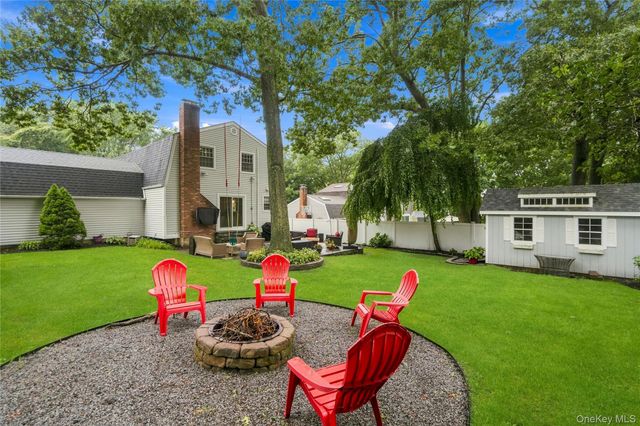 29 Hy Place, Lake Grove, NY 11755