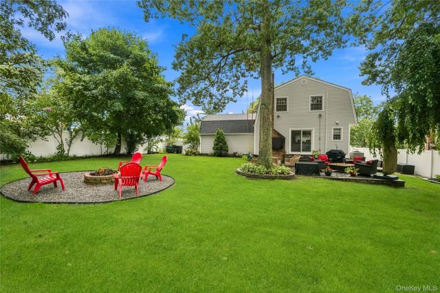 29 Hy Place, Lake Grove, NY 11755
