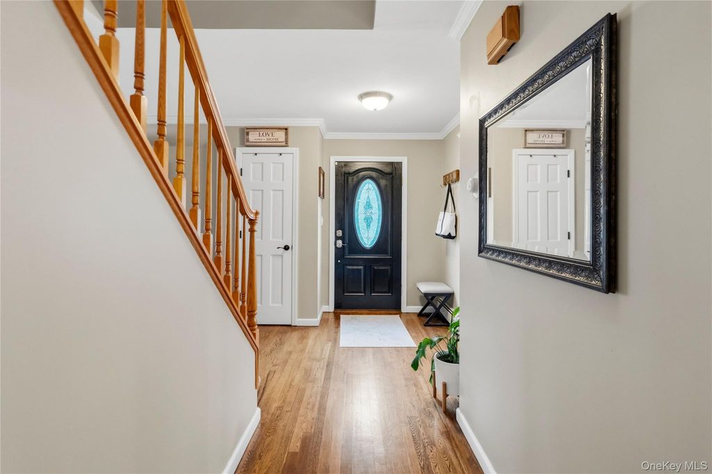 29 Hy Place, Lake Grove, NY 11755 — photo 4