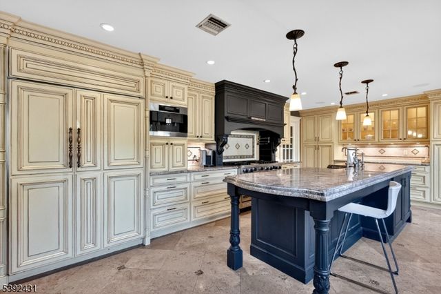 101 Cheshire Ln, Ringwood Boro, NJ 07456