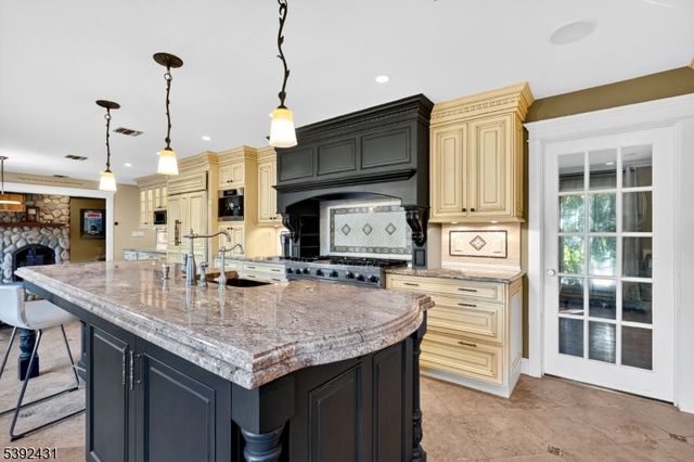 101 Cheshire Ln, Ringwood Boro, NJ 07456