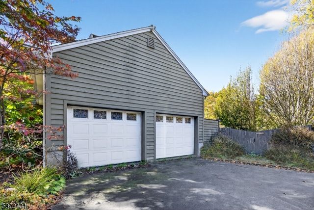 101 Cheshire Ln, Ringwood Boro, NJ 07456