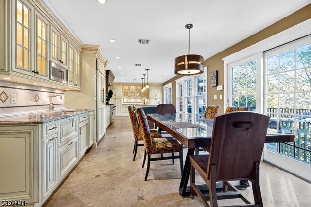 101 Cheshire Ln, Ringwood Boro, NJ 07456