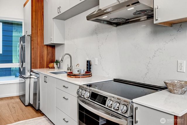 1233 E Roy Street, Seattle, WA 98102